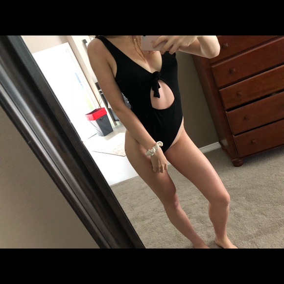NWOT Black Ribbed Keyhole Tie One Piece Swimsuit - Picture 4 of 6